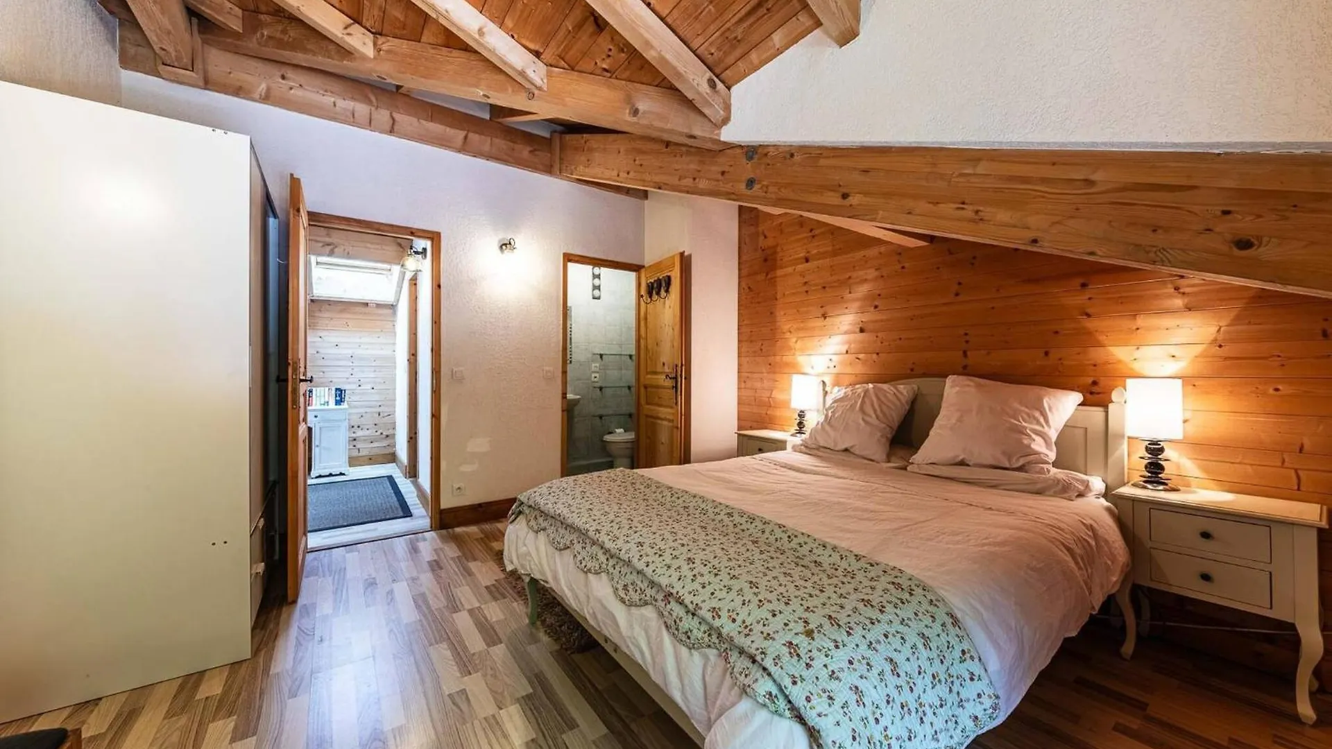 Chalet Abricotine, Sleeps 10, Hot Tub Saint-Jean-dʼAulps 0*,  프랑스