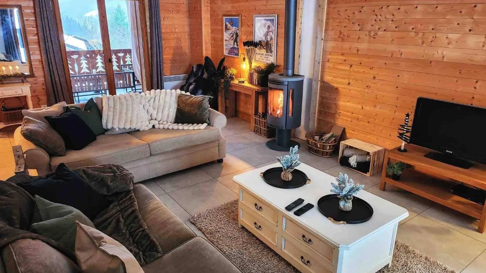 Chalet Abricotine, Sleeps 10, Hot Tub Saint-Jean-dʼAulps